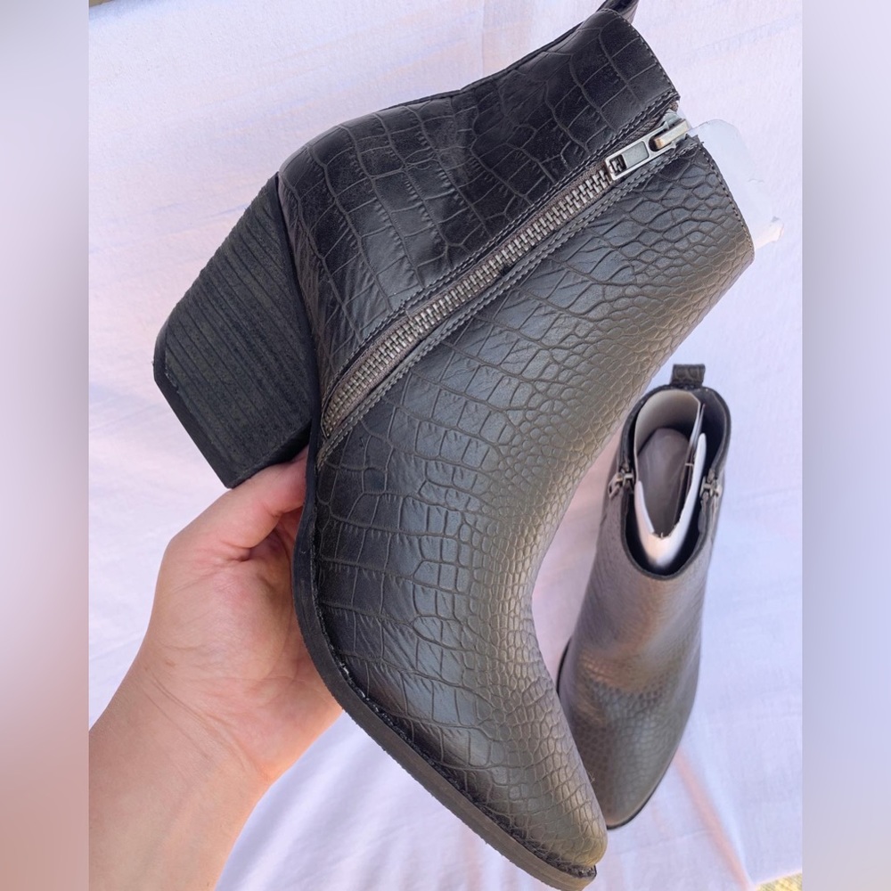 COCONUT by Matisse black foux skin booties